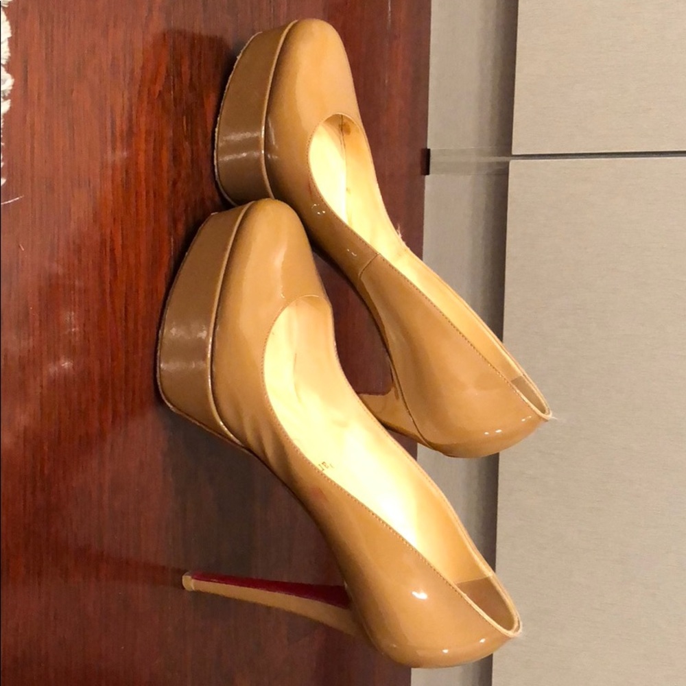 Christian Louboutin patent leather pumps/heels - Picture 5 of 8